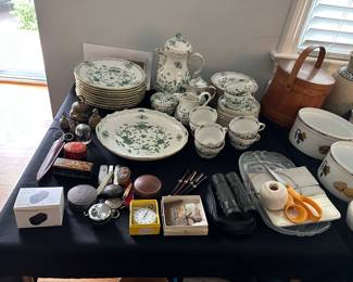 Meissen Green Indian Flowers, Pocket Knives, Trinket Boxes, Montblanc Pens, Binoculars