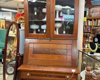 Beautiful Victorian Era Drop Front Desk/Bookshelf/Curio