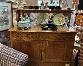 Beautiful Oak Mirrored Buffet. Excellent condition. Pair of French Provincial Lamps, Trinket Box, Figurines, Handpainted plates, black amethyst glass boxes, bowls, etc