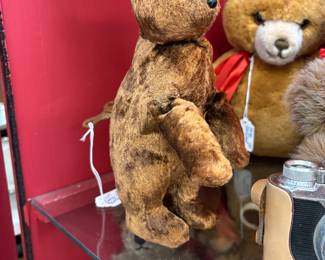 Love this windup vintage bear, Steiff bears also