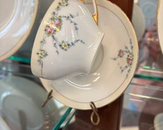 Handpainted Vavarian Tirschenreut Studio 4179 China...Setting for 12 ( 11 plates...one is being ordered)