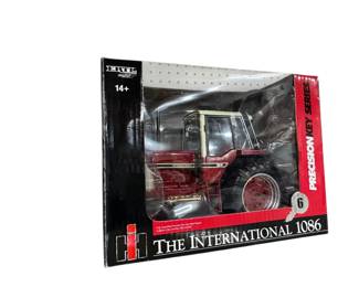 New in box 1/16 scale ERTL International 1086