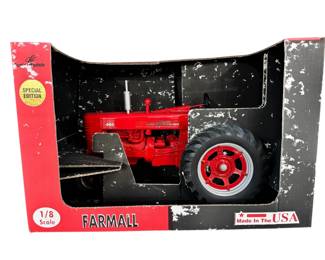ERTL Scale Models 1/8 Scale Farmall Tractor