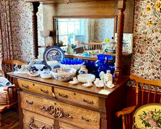 ANTIQUE OAK SIDEBOARD WITH MIRROR.