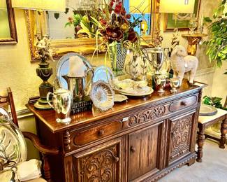 LOVELY SIDEBOARD IN PERFECT CONDITION.