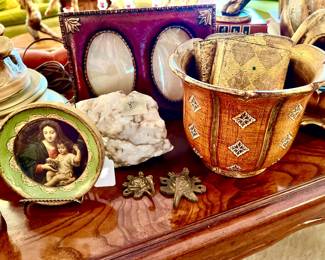 MIX PRETTY ROCKS AND CRYSTALS IN WITH FLORENTINE.