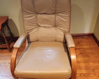 LEATHER RECLINER