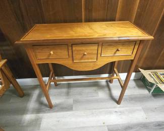 CONSOLE TABLE