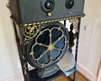 Vintage radio Atwater