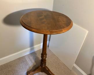 C50 - $35. Ethan Allen Side Table in good vintage condition. Measures 23.5" tall.
