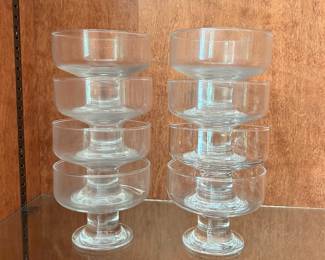 C97 - $15. Set of 8 Stackable Glass Dessert Bowls Fruit/Dessert Footed Dishes.