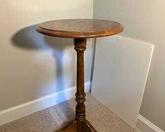 C50 - $35. Ethan Allen Side Table in good vintage condition. Measures 23.5" tall.