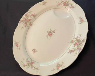 C38 - $140. Theodore Haviland New York "Rosalinde". Serving Platter, 7 dinner plates, 2 salad plates, 6 dessert plates, 7 teacup/saucers, creamer, sugar bowl (no lid), gravy dish. No chips/ cracks noted.