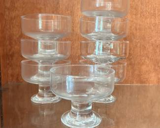 C97 - $15. Set of 8 Stackable Glass Dessert Bowls Fruit/Dessert Footed Dishes.