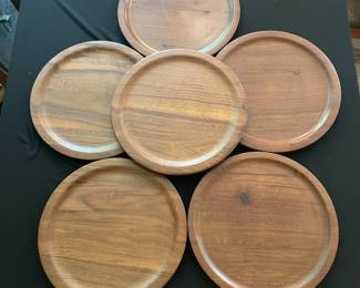 C117 - $30. 6 Teak Wood Plates.