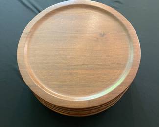 C117 - $30. 6 Teak Wood Plates.