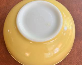 C134 - $30. Large 4 Qt. Yellow Pyrex Bowl in very good condition (scratch shown in photo)