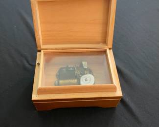 C118 - $25. Thorens Music Box. Plays Lara's Theme and Works!