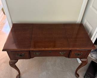 C5 - $125. Queen Anne Style Vanity by American Drew. Measures 40.5" wide x 20" deep x 29" tall. Good vintage condition - does have some wear on the finish from use.