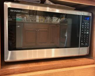 C132 - $25. Sharp Carousel Microwave. August 2018.