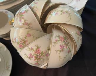 C38 - $140. Theodore Haviland New York "Rosalinde". Serving Platter, 7 dinner plates, 2 salad plates, 6 dessert plates, 7 teacup/saucers, creamer, sugar bowl (no lid), gravy dish. No chips/ cracks noted.