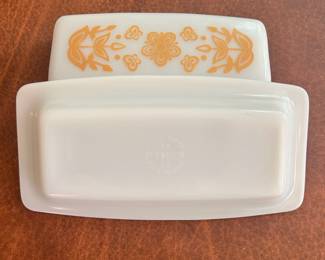 C133 - $30. Vintage Pyrex "Butterfly Gold" Butter Dish.