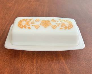 C133 - $30. Vintage Pyrex "Butterfly Gold" Butter Dish.