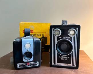 C42 - $30 PAIR of Brownie Cameras - not in working condition but great collectors pieces.