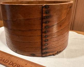 B36 - $75. Bent Wood Dry Measure primitive storage box. Excellent Condition.