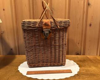 B30 - $15. Vintage 2 Handled Picnic Basket.
