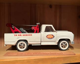 B58 - $60. 1960s Tonka AA Wrecker in very good vintage condition.
