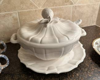B118 - $25. White Soup Tureen, Ladle & Platter. Heavy Crazing.