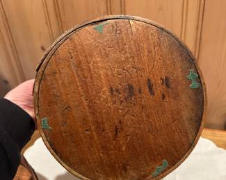 B36 - $75. Bent Wood Dry Measure primitive storage box. Excellent Condition.