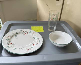 Set of Pfaltzgraff Winterberry dishes, 12 dinner plates, many cereal bowls and luncheon plates, many serving pieces.