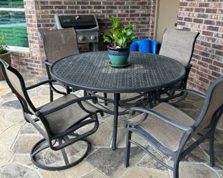 Round Patio Table and 4 Chairs