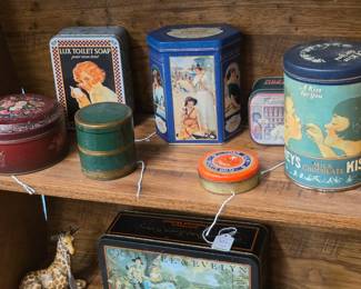Collectible tin boxes, animal figures