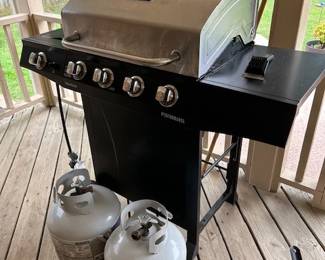 nice gas grill with tank