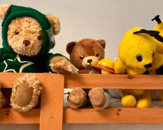 Gund Bear with Sweater, Smokey Bear & 2 Bee Plushes.