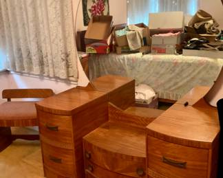 5 pc Bedroom Set: Vanity (with large round mirror) and Chair