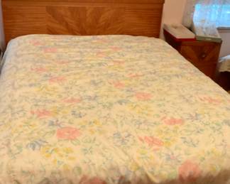 5 pc Bedroom Set: Bed & Nightstand