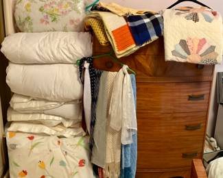 Blankets (Crocheted, Quilted & Comforters) & Scarves