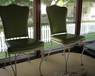 These chairs are part of a set of 4 vintage Lee L. Woodard, made in Owosso Mi. patio set. We also have the table and 2 side tables (see the following pictures)