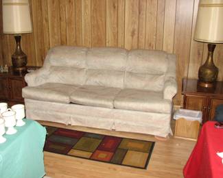 hide a bed and shows the pair of vintage lamps and end tables