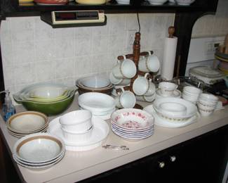 more pyrex and dishes