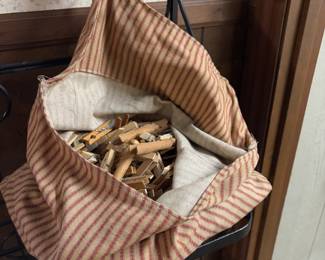 Vintage clothespin apron full of clothespins