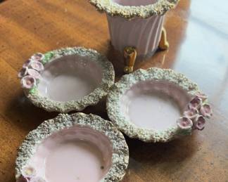 Vtg ashtray set