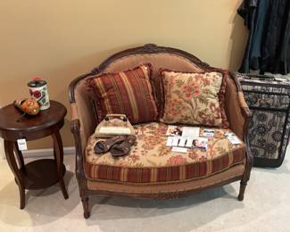 Paul Roberts Style Deirdre Settee, Throw Pillows