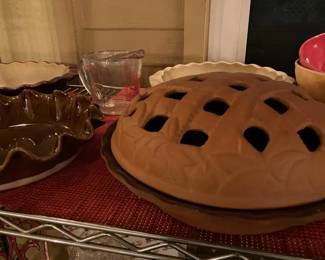 Stoneware Pie Baking Dishes