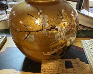 Round vase
