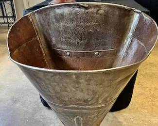 Tin fertilizer bin - would be great with ferns or flowers